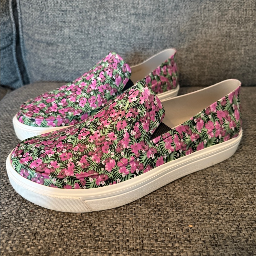 Like New Crocs Citilane Roka Graphic Slip-Ons in Floral